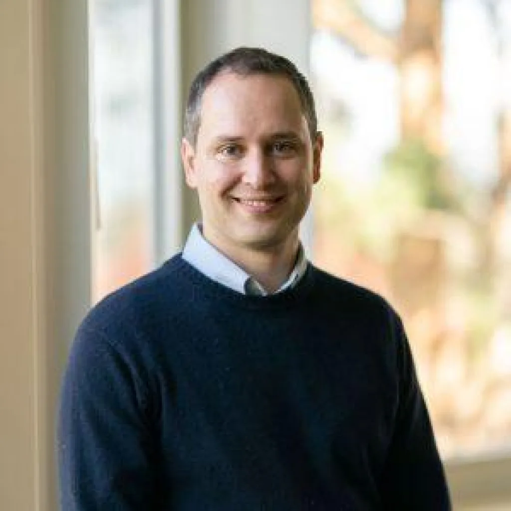 Juan Pablo Echenique headshot